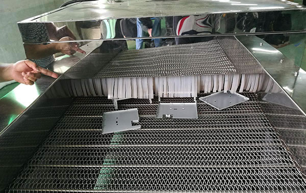 五金衝壓件清洗幹燥案例