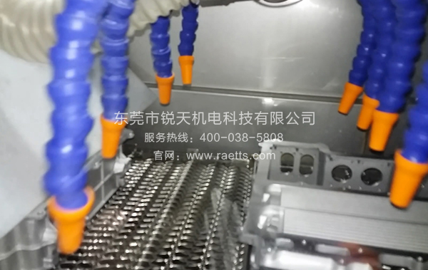 比亞(ya) 迪缸體(ti) 擺動吹幹專(zhuan) 用風刀幹燥係統 