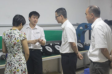 寮步科技局鍾局長及建設銀行鄭行長來我司考察