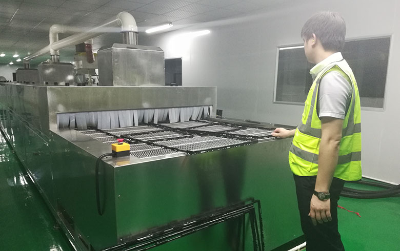 hth网页版在线登录入口風機為(wei) 客戶的朋友解決(jue) 電視機膠框吹幹