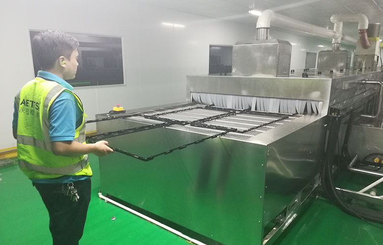 hth网页版在线登录入口風機為(wei) 客戶的朋友解決(jue) 電視機膠框吹幹