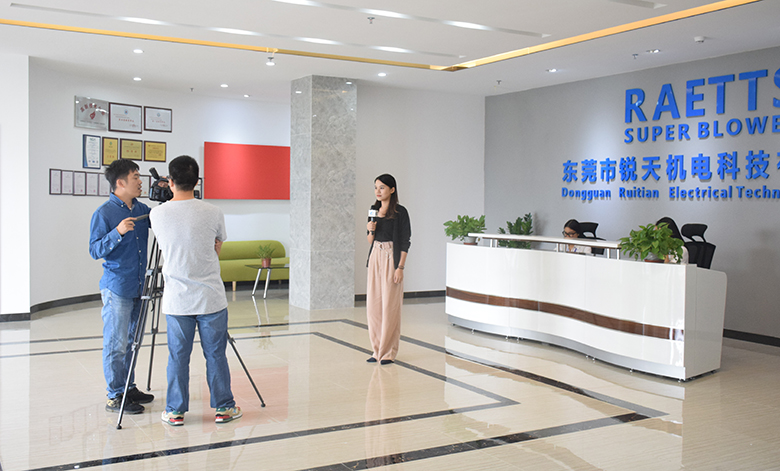 東(dong) 莞市寮步電視台蒞臨(lin) 銳天科技了解考察