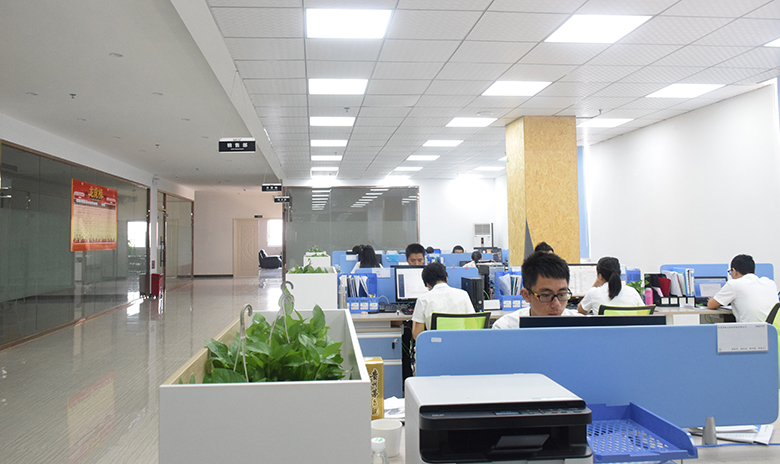 東(dong) 莞市寮步電視台蒞臨(lin) 銳天科技了解考察